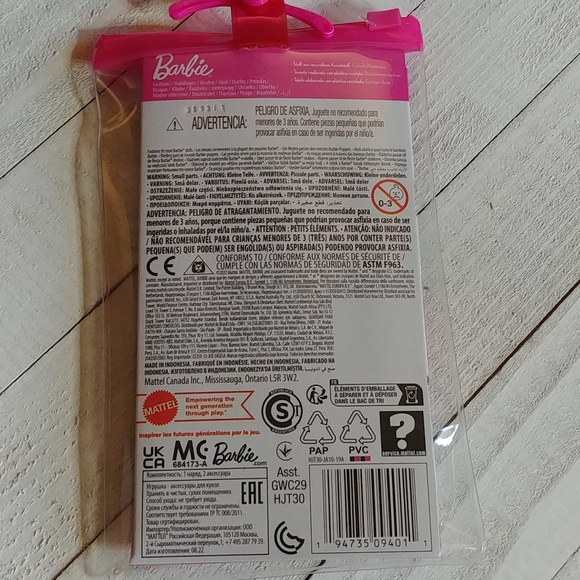 NWT Barbie Hairdresser Clothing w. Brush and Hairdryer - Picture 4 of 4